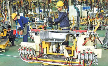 Auto industry steers strategy towards wider supply chains