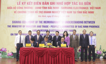 SAMSUNG Vietnam supports enterprisesin supporting industry development